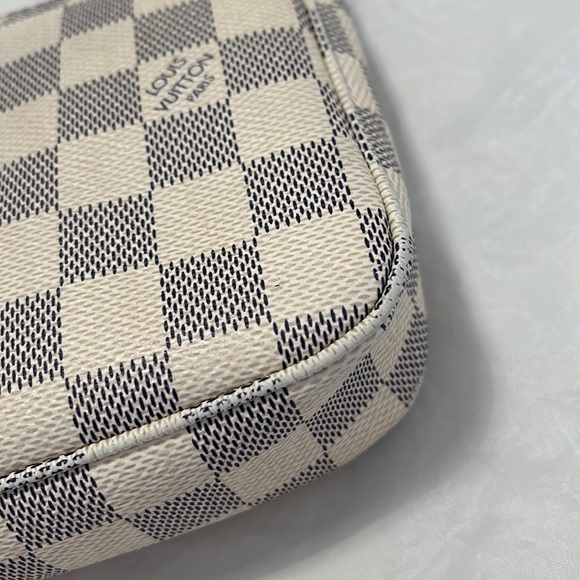 LOUIS Vuitton Pochette Accessories - Picture 10 of 15